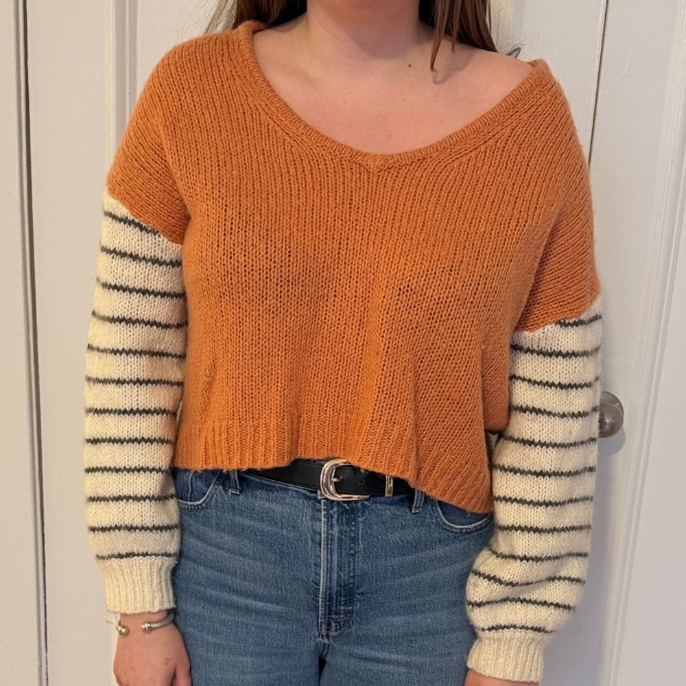 L Madewell Cropped Rust Knit Sweater with Striped Cream Sleeve